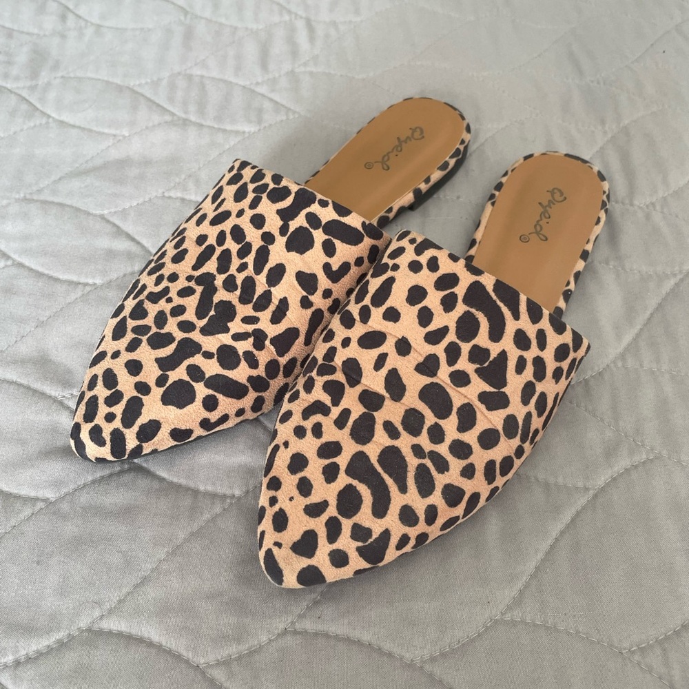 Womens Slip on Flats, Size 6, Leopard 🐆 Print
